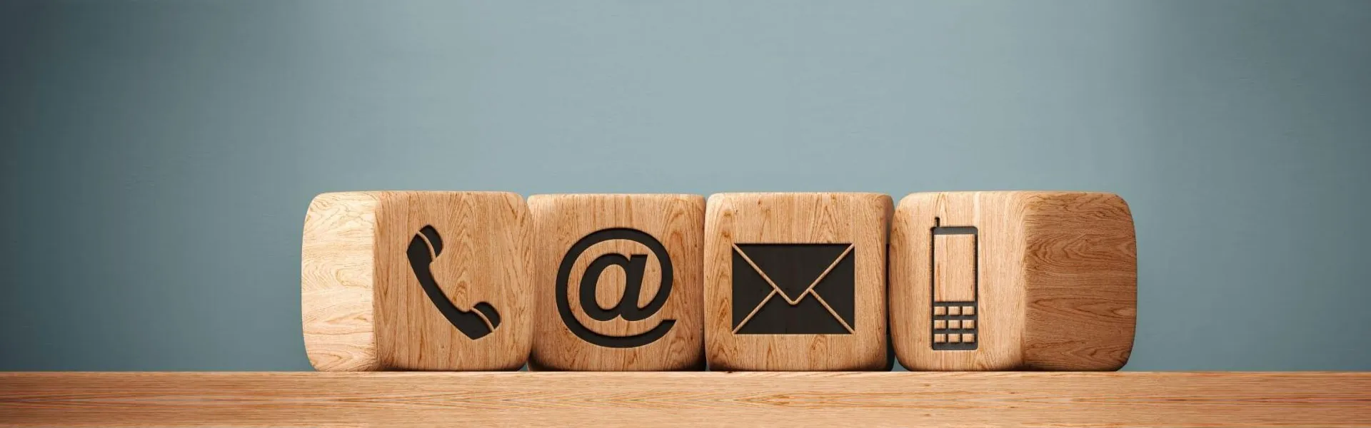 Зв'яжіться з нами